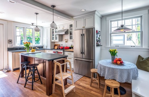 Queen Anne House | Cedarhaüs - Charming Queen Anne Cottage