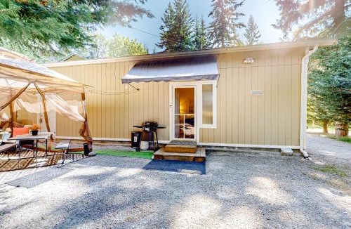 Stanwood Apartment | Cedars Hideaway B