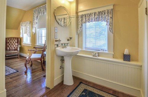 Williamsburg Bed & Breakfast | Cedars of Williamsburg Bed & Breakfast