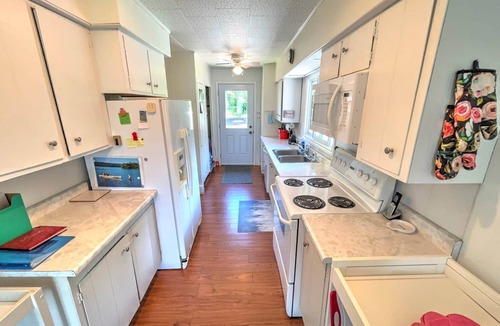Rideau Lakes House | Cedars | Waterfront Cottage on Westport Sand Lake