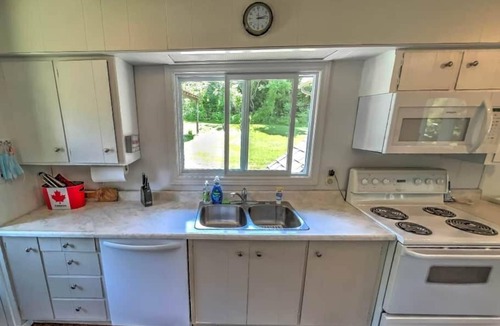 Rideau Lakes House | Cedars | Waterfront Cottage on Westport Sand Lake