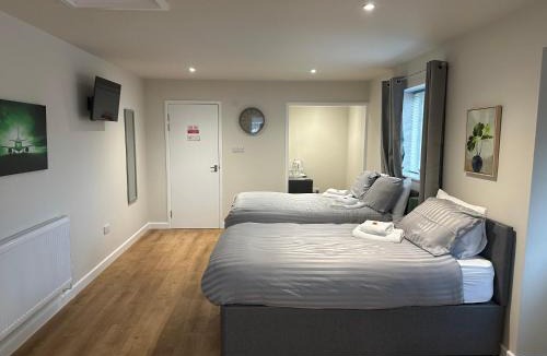 Barrow Gurney Bed & Breakfast | Cedarwood B&B