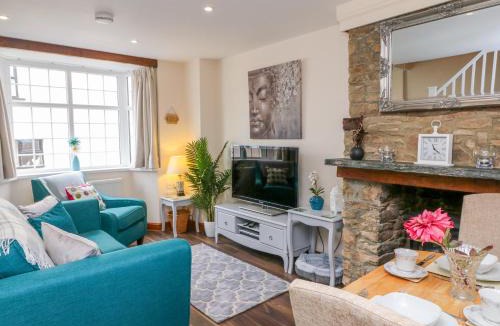 Broadwoodkelly House | Cedarwood Cottage