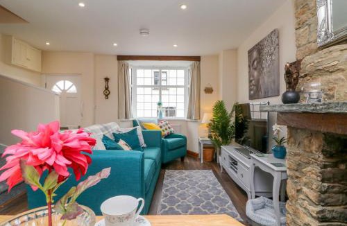 Broadwoodkelly House | Cedarwood Cottage