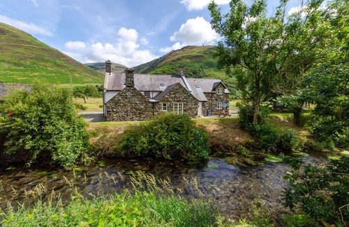 Tywyn House | Cedris - Three Bedroom House, Sleeps 5