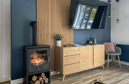 New Moat House | Cefn Gelli