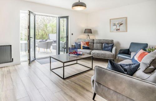 New Moat House | Cefn Gelli