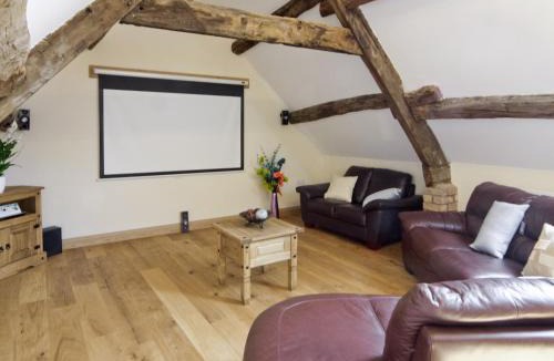 Newtown House | Cefnaire Isaf