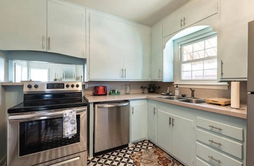 Tech Terrace House | Celebrity Stay - 3BR 2BA - Close to Tech