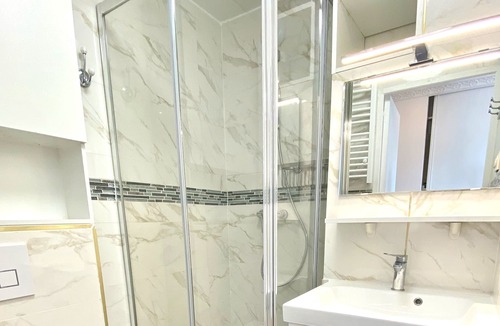 Bernieres-sur-Mer Apartment | Celeno YourHostHelper