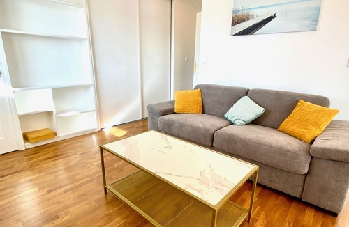 Bernieres-sur-Mer Apartment | Celeno YourHostHelper