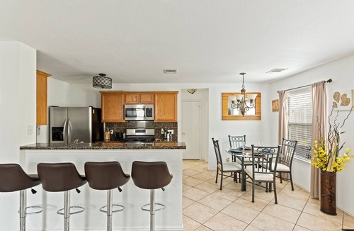 Parkridge Gardens House | Celery - South Austin Sanctuary