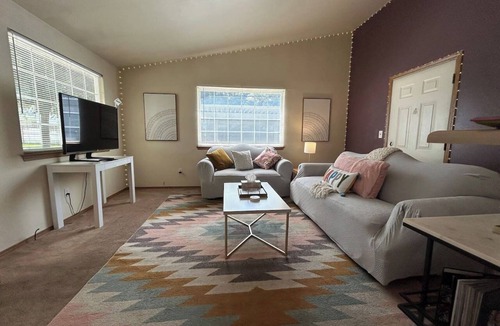 Hillcrest House | Celestial Escape with Mini Bar