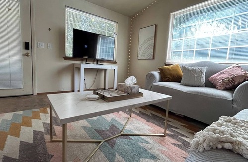 Hillcrest House | Celestial Escape with Mini Bar