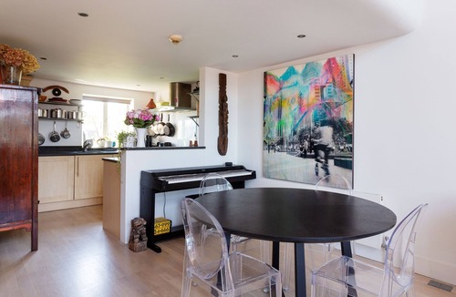 Southfields Apartment | Celestial Loft, by Veeve