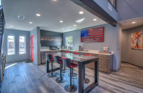 Uptown House | Cellar 74: New Modern Wine Casita w/Hot tub