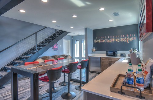 Uptown House | Cellar 74: New Modern Wine Casita w/Hot tub