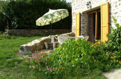 Saint-Georges-en-Couzan House | Cellier de la Fontaine