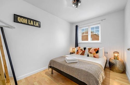 Vauxhall House | Cemeas House - Air Host & Stay - Slps 6 - Parking