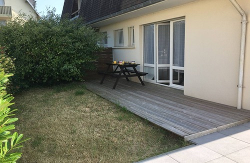 Merville-Franceville-Plage Apartment | Central Apartment with Terrace, Close to Beach, Pets Allowed