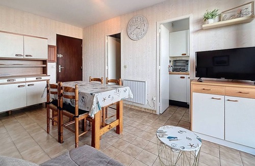 Merville-Franceville-Plage Apartment | Central family apartment with parking and pets allowed