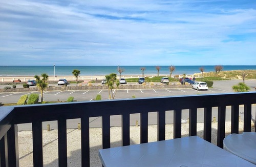 Merville-Franceville-Plage Apartment | Central family apartment with parking and pets allowed