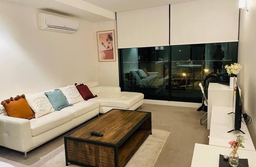 Hawthorn Apartment | Cental location 2 Bedrooms Apt*Free Parking