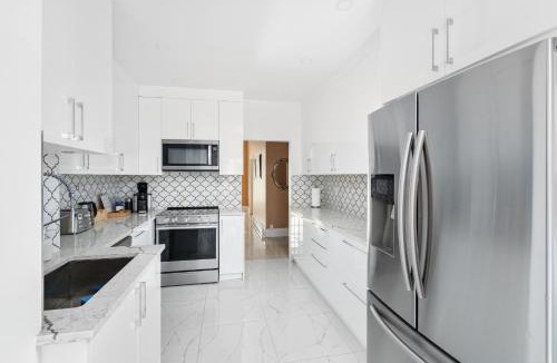Lachine Villa | Centennial 6-Bedroom Waterfront Palace Sleeps 14