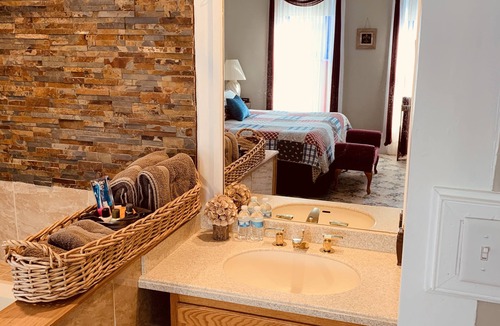 Conneaut Bed & Breakfast | Centennial Inn Bed & Breakfast