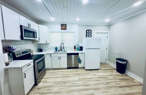 Goldsboro House | Center Home