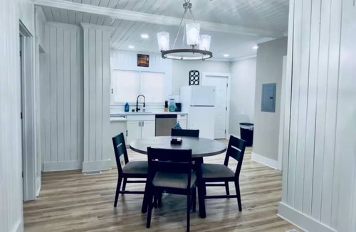 Goldsboro House | Center Home