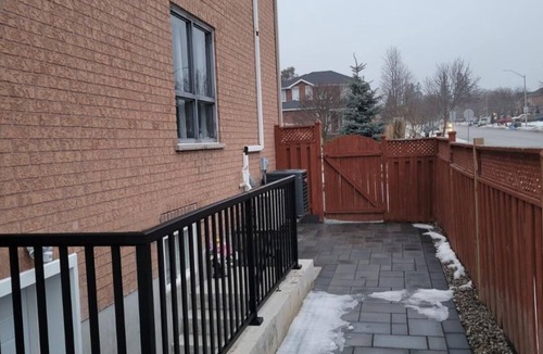 Barrie Apartment | Center of Barrie city, 5.3km to Barrie lake and 5minutes to 400.2 guest allowed
