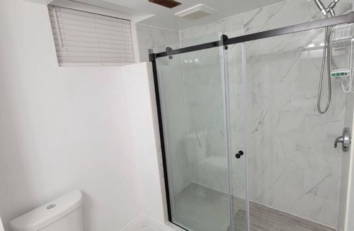 Barrie Apartment | Center of Barrie city, 5.3km to Barrie lake and 5minutes to 400.2 guest allowed