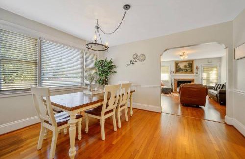 Apex House | Center St Retreat - 1 Block from Downtown!