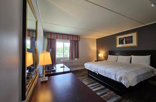 Auburn Hotel | Center Street Value Inn