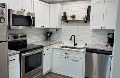 Helen House | Centertown Studio - Skyline Rooftop Views in the center of town