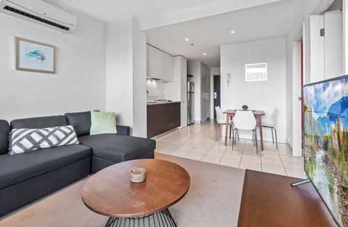 Carlton South Apartment | Central 1-Bed Apartment with Secure Parking