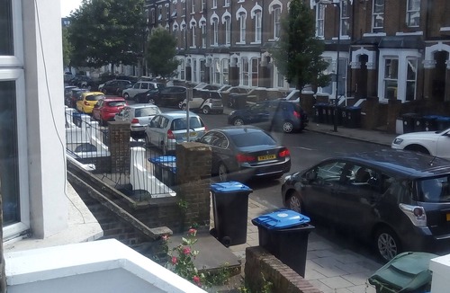 Kilburn Apartment | Central 1-bedroom flat with two beds