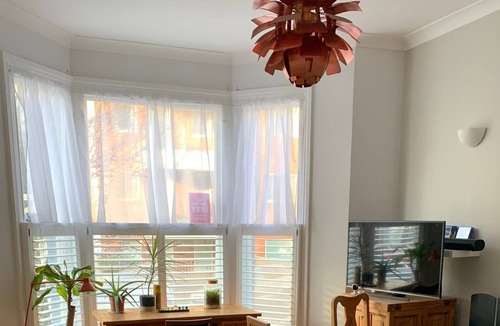 Kilburn Apartment | Central 1-bedroom flat with two beds