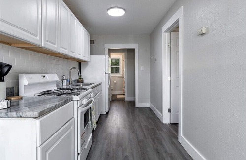 Central City Apartment | Central 1BDR+RemoteWork+Extended Stay+Pets OK