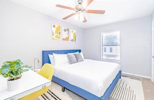 Brentwood Apartment | Central 1BR King Bed Suites, Close to Downtown & Domain