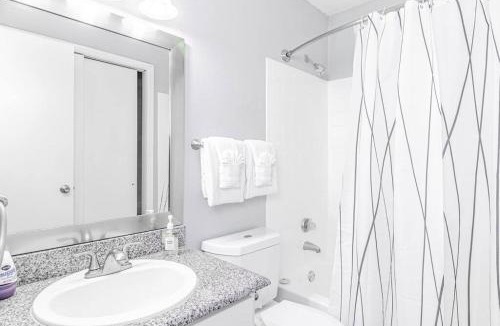 Brentwood Apartment | Central 1BR King Bed Suites, Close to Downtown & Domain