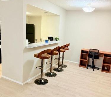 Addison Apartment | Central 1BR Retreat by Hospital and tollway