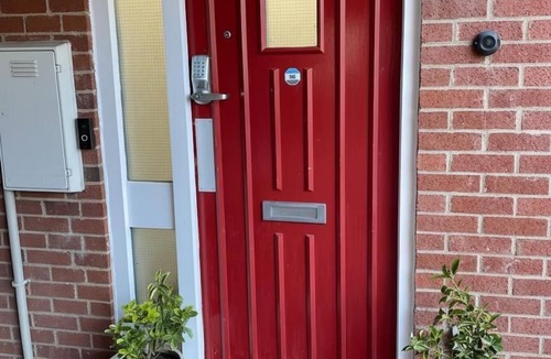 Darley Abbey Apartment | Central 2-Bed Apartment - Sleeps 5 & Free Parking