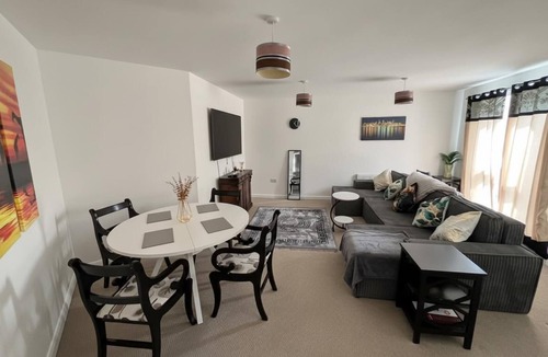 Darley Abbey Apartment | Central 2-Bed Apartment - Sleeps 5 & Free Parking