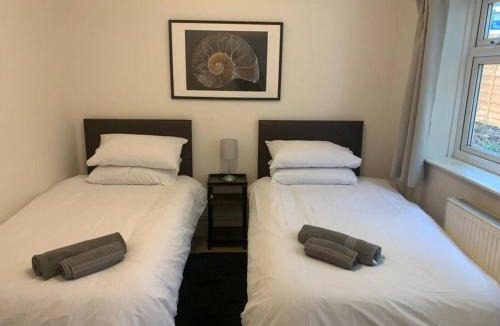 Horfield Apartment | Central 2 bed flat with off street-parking