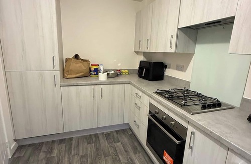 Honley House | Central 2 Bed Home - Parking, Ev point, Garden