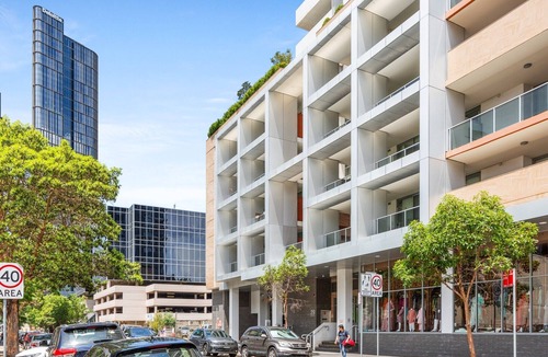 Parramatta CBD Apartment | Central 2-Bed with Parking & Stunning Views