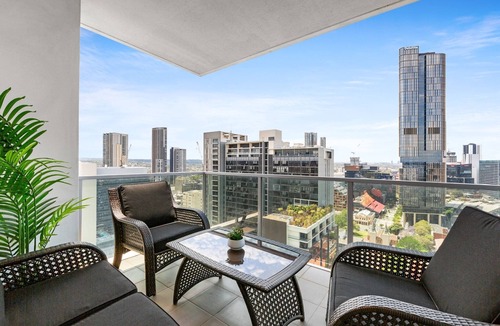 Parramatta CBD Apartment | Central 2-Bed with Parking & Stunning Views