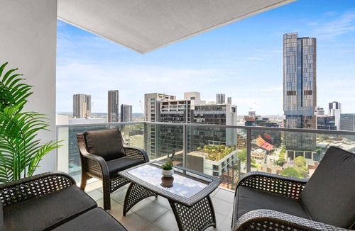 Parramatta CBD Apartment | Central 2-Bed with Parking & Stunning Views